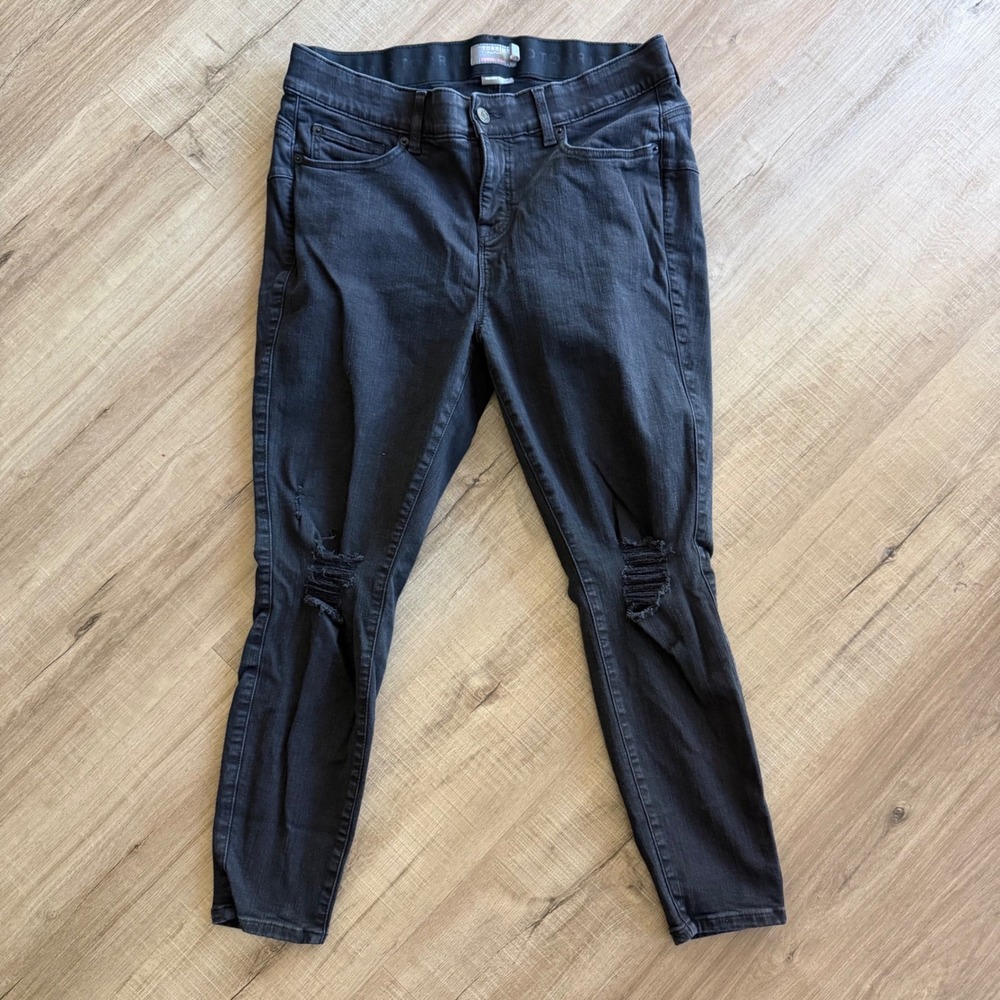 Torrid Bombshell Skinny Jeans Black Distressed Premium Stretch Plus Size 18S